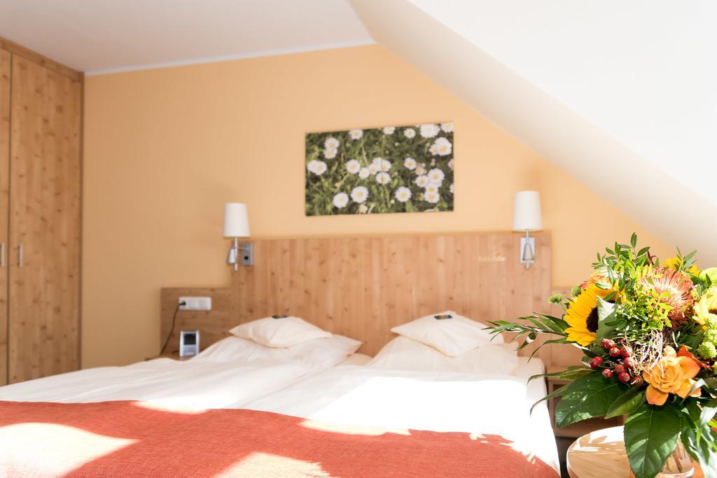 Hotel Und Landgasthof Zum Bockshahn Spessart  Exterior foto