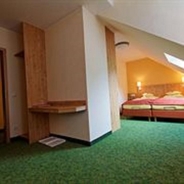Hotel Und Landgasthof Zum Bockshahn Spessart  Exterior foto