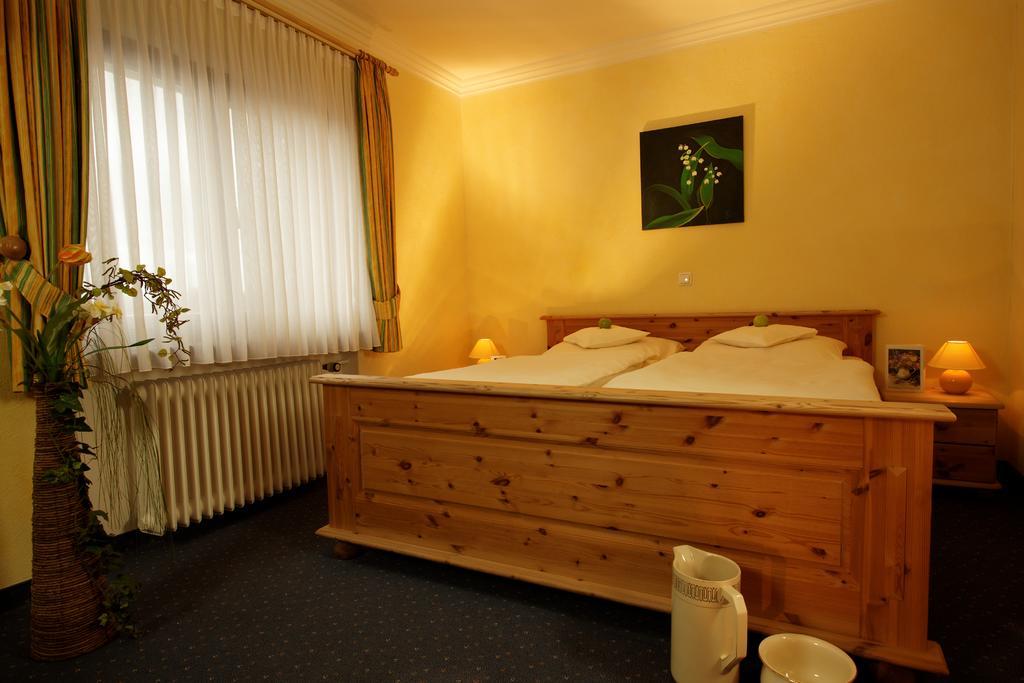 Hotel Und Landgasthof Zum Bockshahn Spessart  Exterior foto