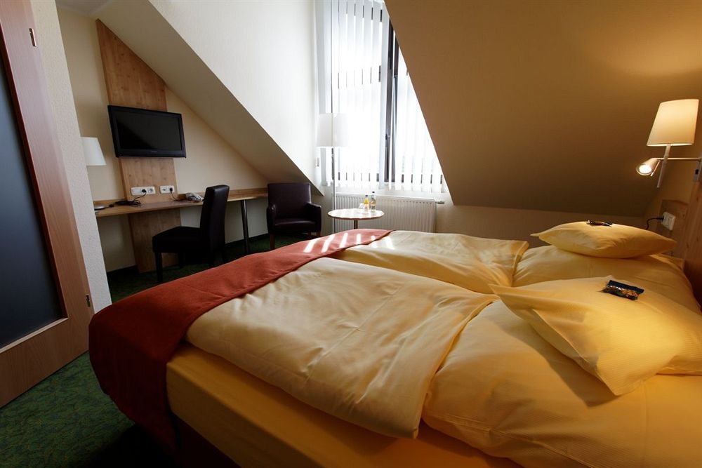 Hotel Und Landgasthof Zum Bockshahn Spessart  Exterior foto