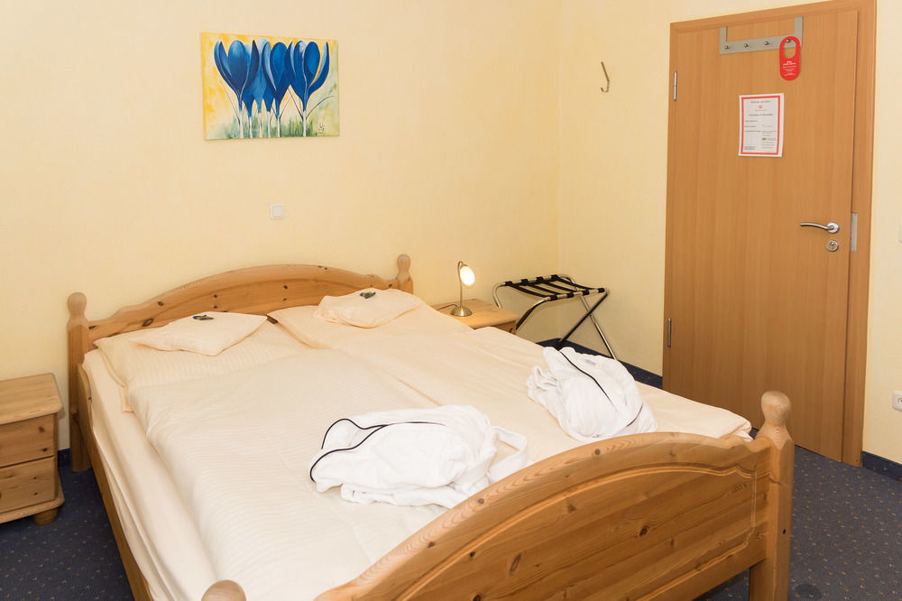 Hotel Und Landgasthof Zum Bockshahn Spessart  Exterior foto