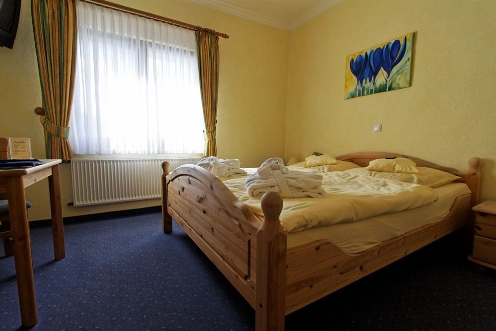 Hotel Und Landgasthof Zum Bockshahn Spessart  Exterior foto